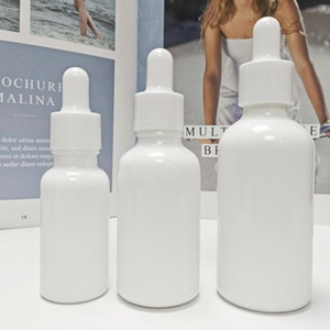 Botella de Vidrio Brillante de Porcelana Blanca de 30 ml de Lujo para Aceites Esenciales, con Gotero y Tapa de Rosca Blanca - Product Image 4