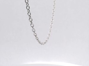 Cadena Lariat Extragrande de Platino Pt950 con Grabado de Glifos, con Hilos Tejidos Resistentes, Minimalista, Unisex, Pieza de Exhibición - Product Image 2