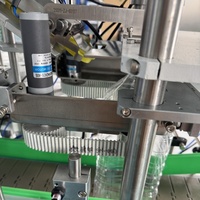 Poignée de bouteille en plastique automatique insérant l'usine de machine de pressage