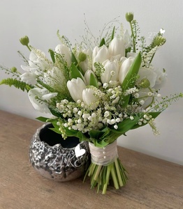 Décoration Artificielle de Mariage Premium : Lys du Val, Tulipes, Fleurs Artificielles Réalistes, Bouquets de Mariée, Boutonnière Personnalisable - Product Image 2