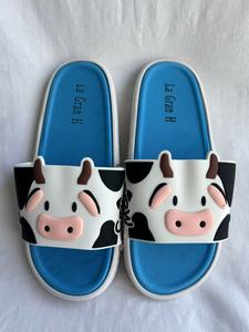 Ciabatte da donna La Gran H con stampa mucca, blu, estive, da esterno, antiscivolo, con suola in EVA - Product Image 1