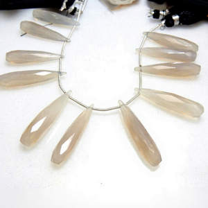 Venta al por Mayor de Piedras Preciosas de Calcedonia Gris de Primera Calidad, Facetadas en Forma de Lágrima, de 8'' Aproximadamente 8x34MM, Cuentas Sueltas para la Fabricación de Joyas - Product Image 1
