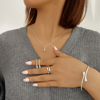 KISSWIFE Parure de Bijoux Élégante Goutte d'Eau Réglable en Alliage Collier et Boucles d'Oreilles pour Femme Mariage Fête Fiançailles