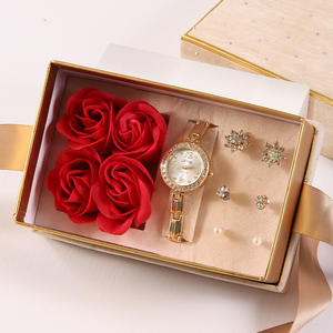 Set Regalo con Collana e Orologio con Fiore Eterno, Perfetto per San Valentino, Festa della Mamma e Matrimoni - Product Image 4
