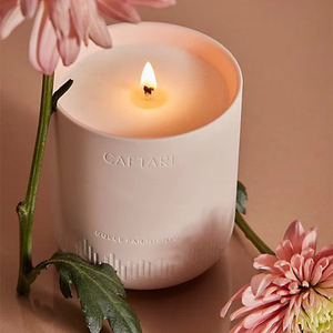 AIKUN Custom Wholesale Hand Poured Natural Soy Wax Factory Scented <b>Candle</b> for Spa Relaxation Aromatherapy - Product Image 1