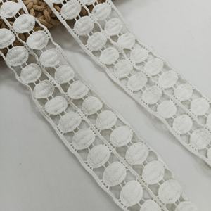 Encaje de Tela Blanca con Bordado Personalizado del Fabricante para Decoración de Ropa - Product Image 3