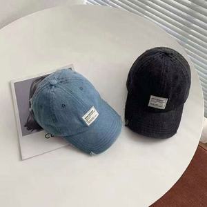 Gorra de béisbol lisa de 6 paneles ajustable unisex logotipo personalizado con etiqueta privada característica común de tela al por mayor - Product Image 3