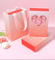 Boîte à bijoux en forme de cœur avec fleurs préservées, étui à collier de luxe, boîte cadeau élégante pour la Saint-Valentin, les mariages, les anniversaires et les événements romantiques