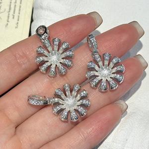 จี้ดอกทานตะวันวินเทจ ทำจากเงินแท้ S925 ดีไซน์เรียบง่ายทันสมัย รูปหัวใจ ประดับเพชรพลอย เครื่องประดับน้ำหนักเบา - Product Image 4