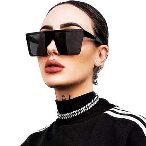 Lunettes de soleil vintage à dégradé avec logo personnalisé, très tendance, surdimensionnées, carrées, pour femmes, à dessus plat - Product Image 1