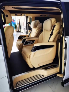 Siège de voiture de luxe avec repose-pieds motorisé - Product Image 4