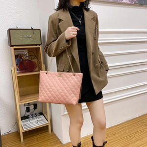Moins cher 2025 Offre Spéciale mode broderie femmes grand <span class=keywords><strong>sac</strong></span> à provisions dames chaîne <span class=keywords><strong>sac</strong></span> haute capacité fourre-tout voyage croix corps sacs à main - Product Image 2