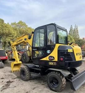 Mini-excavatrice hydraulique Hyundai 60W-7 d'occasion, 6 tonnes, sur chenilles, avec pompe MOOG, moteur principal, modèle 2024, moteur Cummins, excellent état - Product Image 5