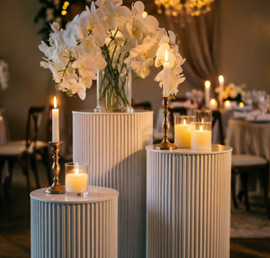 Set di 3/5 Alzatine per Fiori in Metallo Bianco, Piedistallo Ondulato Rotondo, Espositore per Torte, Set di Alzatine per Dessert, Decorazione per Matrimoni - Product Image 1