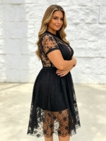 Robe midi trapèze grande taille à manches courtes et découpes, élégante pour les soirées, pour femmes rondes, tenue de soirée de boutique