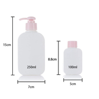 Bouteilles carrées vides en HDPE de 400 ml avec pompe à pression pour crème et lotion pour le visage, avec estampage doré et impression sérigraphique