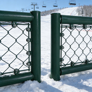 Clôtures en fil barbelé robustes pour les lieux sportifs, gardiens de sécurité durables, zones de jeux pour écoles, terrains de football - Product Image 1