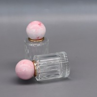 Flacon de parfum transparent côtelé de 30 ml avec bouchon en résine