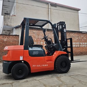 Good Condition Toyota 30 Diesel <b>Forklift</b> Truck Low Price Toyota 3T 3 Ton Used Diesel <b>Forklift</b> Original Japan - Product Image 5