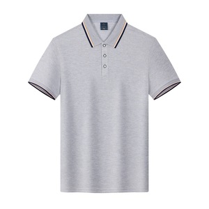 เสื้อโปโลแขนสั้นสีน้ำเงินสำหรับผู้ชาย ผ้าโพลีเอสเตอร์ ระบายอากาศได้ดี เหมาะสำหรับใส่ทำงานในฤดูร้อน ทรงหลวม พร้อมขอบเสื้อและโลโก้แบบกำหนดเอง - Product Image 4