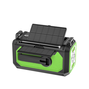 Lampe torche LED multifonction rechargeable 12000 mAh avec radio portable AM FM WB, manivelle d'urgence et banque d'alimentation solaire - Product Image 2