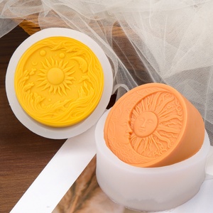Moule à savon en silicone DIY exquis style rétro, motif soleil et lune en relief, moule circulaire en résine soleil et lune pour décoration artistique - Product Image 3