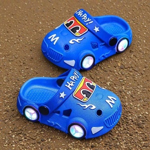 Nuove pantofole per bambini <span class=keywords><strong>con</strong></span> luce edizione auto dinosauro pantofole per ragazzi e ragazze Non Slip Beach Hole <span class=keywords><strong>scarpe</strong></span> - Product Image 4