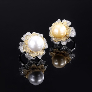 Anillo de Moda Ecológico de Cobre con Perla Blanca de 14MM, Bañado en Oro, Diseño de Flor en Dos Tonos, para Perlas Grandes, para Mujer - Product Image 3
