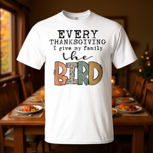 Tous les Thanksgiving, je fais porter un t-shirt amusant avec un oiseau par ma famille. - Product Image 3