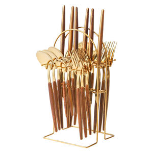 Prêt à expédier 24 pièces ustensiles manche en bambou vaisselle couteau <span class=keywords><strong>fourchette</strong></span> et cuillère ensemble de couverts en acier inoxydable avec support boîte verte - Product Image 1