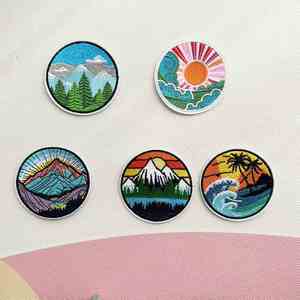 Parche Bordado Termoadhesivo de Alta Calidad con Diseño de Campamento, Amanecer, Atardecer, Iluminación, Casa y Paisaje Ondulado para Decoración de Abrigos y Sombreros de Exterior - Product Image 1