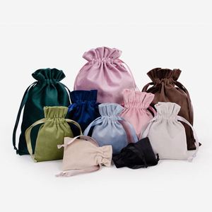 Pochette à cordon personnalisée en velours pour bijoux, sac à cordon avec logo, pochette à maquillage plate à cordon, idéale pour les cadeaux - Product Image 1
