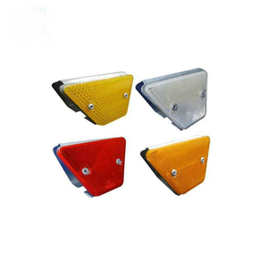 Delineateur routier réflecteur trapézoïdal double face pour garde-corps - Product Image 3