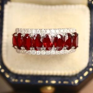 แหวนทองคำขาวบริสุทธิ์ 18K ยี่ห้อซินฟลาย ประดับเพชรธรรมชาติ 0.42 กะรัต และทับทิม 2.8 กะรัต รับรองโดย GRC ผลิตเพื่อขายส่ง - Product Image 3