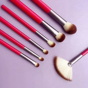 ชุดแปรงแต่งหน้า 7 ชิ้น ขนแปรงสังเคราะห์ ด้ามไม้สีแดง หัวแปรงอะลูมิเนียม พร้อมแปรงโกนหนวด ชุดอุปกรณ์พร้อมโลโก้สั่งทำ - Product Image 2