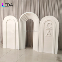 LEDA Produk Terbaru Dapat Disesuaikan Latar Belakang Logam Putih Modern Bergelombang Lengkung Dekorasi Pesta Pernikahan Ulang Tahun Acara Cepat dari Cina