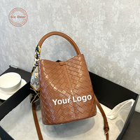 Nouveau Sac à Bandoulière de Luxe Populaire avec Foulard en Soie, Sacs à Main Tendance en Cuir PU Souple à Motif Tressé, Sac Seau Grande Capacité