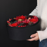 Ge conserveerde roos, eeuwige bloemen in een papieren doos voor Valentijnsdag cadeau, Moederdag cadeau, bloemen met echt aanvoelende bloembladjes