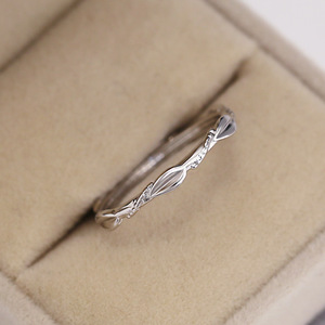 Anello Vintage a Foglia per Donne, Stile Minimalista e Fresco, Anello da Mignolo, Accessorio Moda per Dita, Regalo - Product Image 2