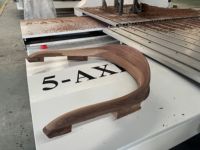 Machine de fraisage et de gravure CNC 5 axes ATC à double station pour l'artisanat du bois et les matériaux composites