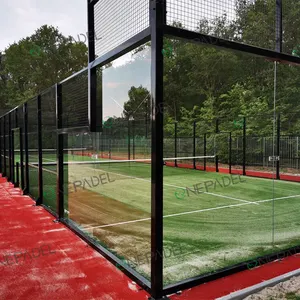 לרומם את חווית הטניס שלכם עם מגרש זכוכית פנורמית איכותית.