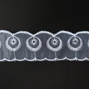 Passamaneria in Organza di Poliestere Bianca 4CM con Motivo a Stella Ricamato e Bordo Smerlato per Cucito, Decorazione Abiti e Fai-da-Te - Product Image 1