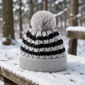 <span class=keywords><strong>Bonnet</strong></span> d'hiver personnalisé en fausse fourrure pour <span class=keywords><strong>femme</strong></span>, gris et <span class=keywords><strong>noir</strong></span> rayé, avec <span class=keywords><strong>pompon</strong></span>, épais, chaud, réglable, pour le ski et les activités de plein air - Product Image 1
