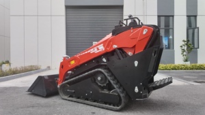 久保田25马力柴油发动机V1000迷你滑移转向装载机，带附件，价格实惠，保修有效 - Product Image 2