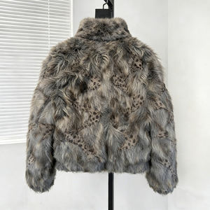 カスタムストリートスタイルメンズルーズフィットフェイクファーコートミンクパッチワークレオパードデジタルプリントジャケットOEM ODMサービス - Product Image 2