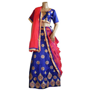 Lehenga brodé bleu et rose - Product Image 2