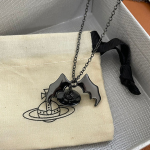 Collar con Colgante de Acero Inoxidable con Diseño de Planeta Saturno 3D, Estilo Punk Clásico Vivienne Black Bat, Joyería de Lujo Unisex - Product Image 2