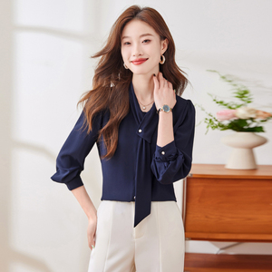 2025 <span class=keywords><strong>Moda</strong></span> Blusa de gasa de manga larga con cuello en V para mujer Tops de oficina para mujer con lazo liso teñido 8306 Blusas - Product Image 2