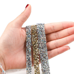 Tira de malla con diamantes de imitación color oro y plata de 10 mm para decoración de prendas y manualidades. - Product Image 5
