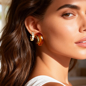 Pendientes de Moda con Diseño Geométrico en Forma de C, Chapados en Oro, de Acero Inoxidable, Joyería para Fiestas - Product Image 1